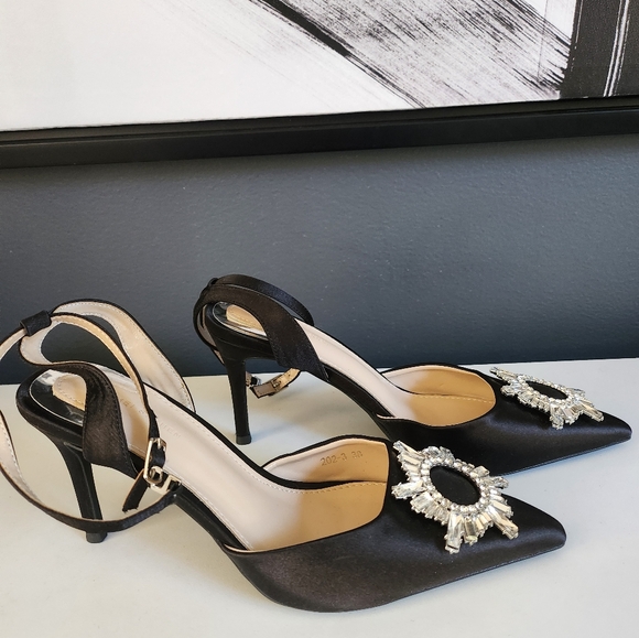 Ankle strap heels - Picture 3 of 8